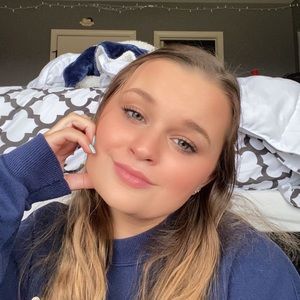 Meet your Posher, Abigail